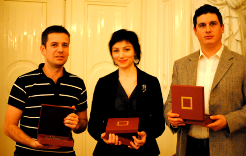 2009. év Bárka-díjazottai: Csehy Zoltánt, Iancu Laurát és Hartay Csaba 2009. év Bárka-díjazottai: Csehy Zoltánt, Iancu Laurát és Hartay Csaba