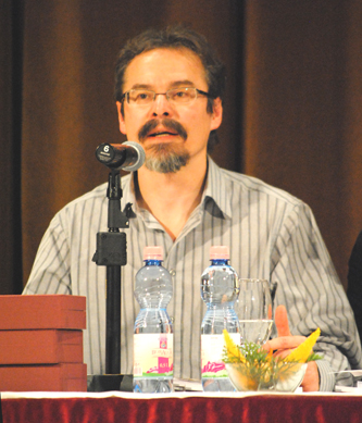 Dr. Elek Tibor a Bárka irodalmi folyóirat főszerkesztője Dr. Elek Tibor a Bárka irodalmi folyóirat főszerkesztője