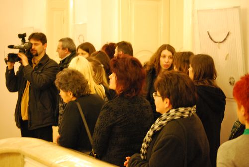 A Horvát Kultúra Havának kiemelt eseményeként Kortárs Horvát Ékszerek címmel nyílt kiállítás a Békés Megyei Jókai Színház Vigadó Galériájában A Horvát Kultúra Havának kiemelt eseményeként Kortárs Horvát Ékszerek címmel nyílt kiállítás a Békés Megyei Jókai Színház Vigadó Galériájában