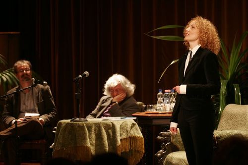 Dr. Elek Tibor, Esterházy Péter, Kara Tünde a Jókai Színházban, 2010. Dr. Elek Tibor, Esterházy Péter, Kara Tünde a Jókai Színházban, 2010.