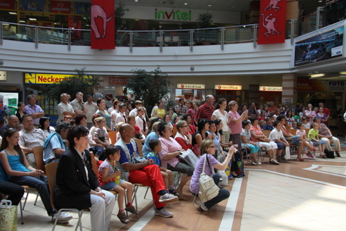a_rajzpalyazat_megnyitojat_hatalmas_erdeklodes_kiserte_597_20100527161852_588.JPG