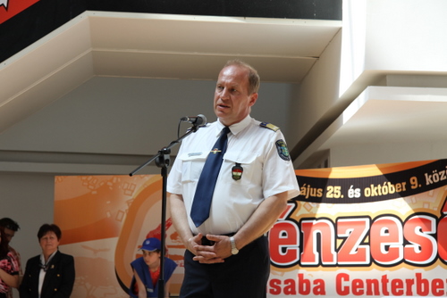 pelleg_jozsef_rendoralezredes_gratulalt_a_dijazottaknak_477_20100527161252_818.JPG