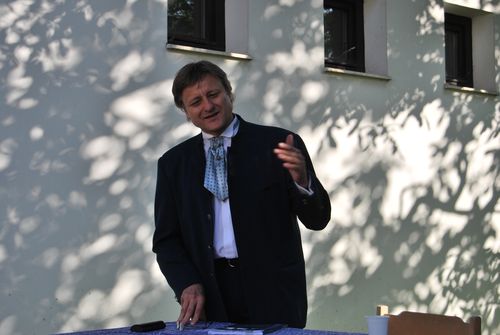 Bartus Gyula a Békés Megyei Jókai Színház színművésze szerzőként debütált a Bárka 2010/3. számában