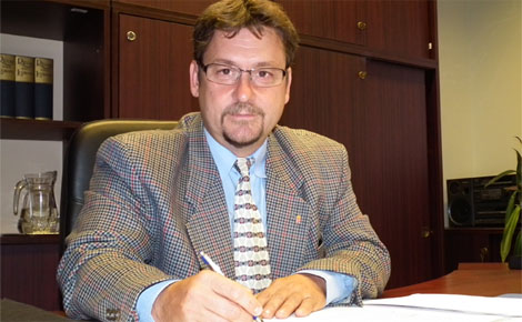 A szolgáltató  állam, az ügyfélbarát közigazgatás megvalósításán fáradozik dr. Gulyás Imre  