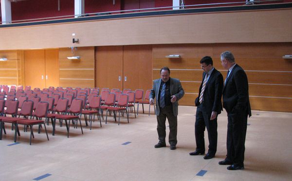 Szente Béla, Domokos László, Vantara Gyula bejárják a Csabagyöngye Kulturális Központot