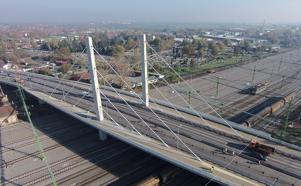 Hivatalosan is átnevezték Erzsébet hídra az Orosházi úti felüljárót