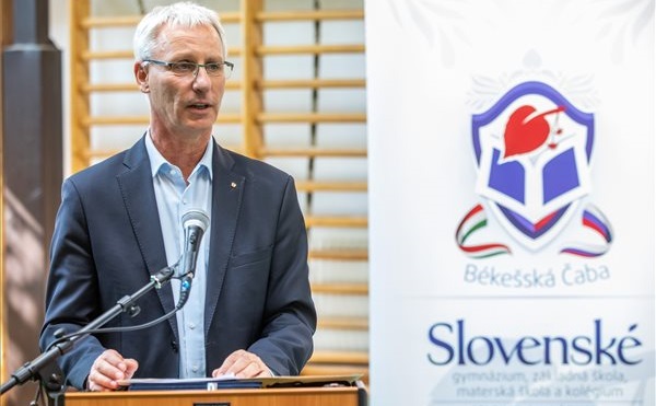 Soltész Miklós nemzetiségi ösztöndíjat adott át Békéscsabán