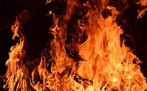 Tragédia Csabán: kihozták az égő házból, mégis meghalt a férfi